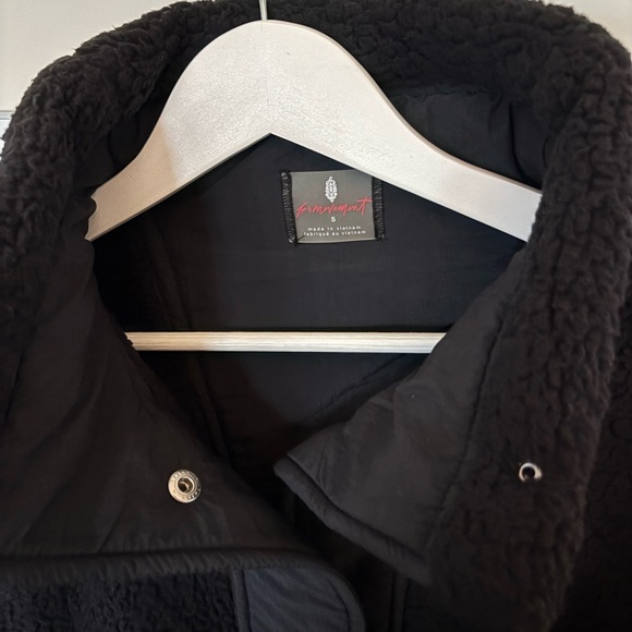 Free People Movement. Scouted Out Black Sherpa Vest. Hardly Worn! - Picture 2 of 5